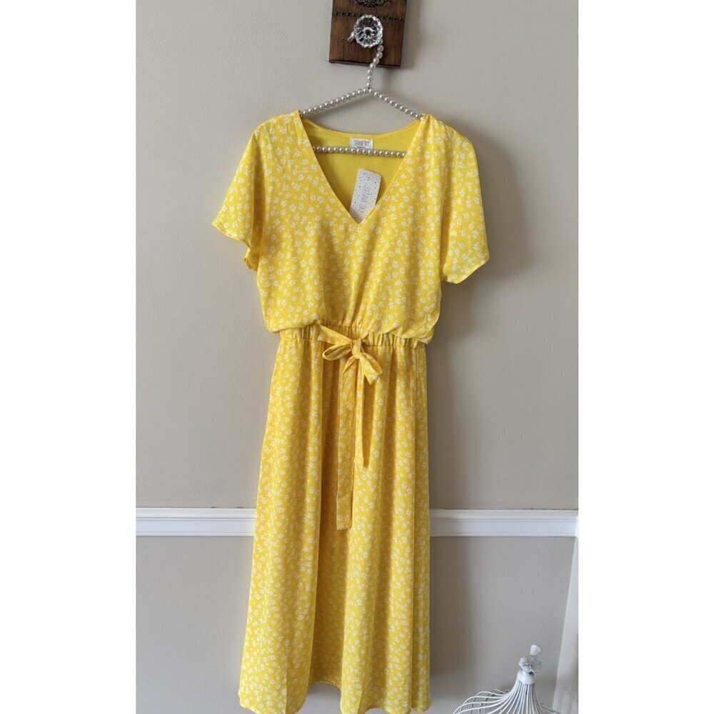 NWT Sienna Sky Womens Size Small Yellow Floral Midi Maxi Dress Short Sleeve